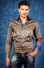 Мужская рубашка коричневого цвета  с модным декором Mondo